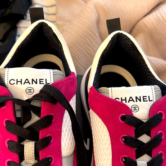 CHANEL SNEAKERS - Picture 3 of 7
